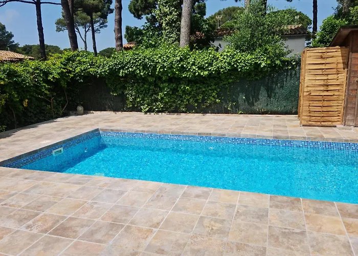 Semi-Detached House With Private Pool And Garden In Begur